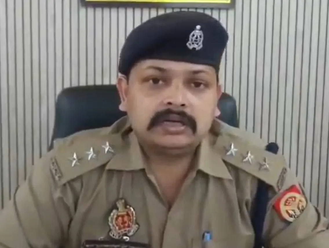 कानपुर: रंजिश में युवक को कार की छत पर डेढ़ किलोमीटर घसीटा, मौत के बाद हत्या का केस दर्ज