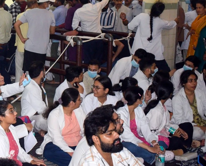 पूर्वी बर्दवान: अस्पताल में तोड़फोड़ और मारपीट के बाद डॉक्टर-नर्स हड़ताल पर, सुरक्षा की मांग