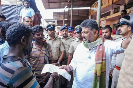 बेंगलुरु: CM शिवकुमार के दौरे के बाद बड़ा एक्शन, APMC मार्केट से 19 बाल मजदूर छुड़ाए गए