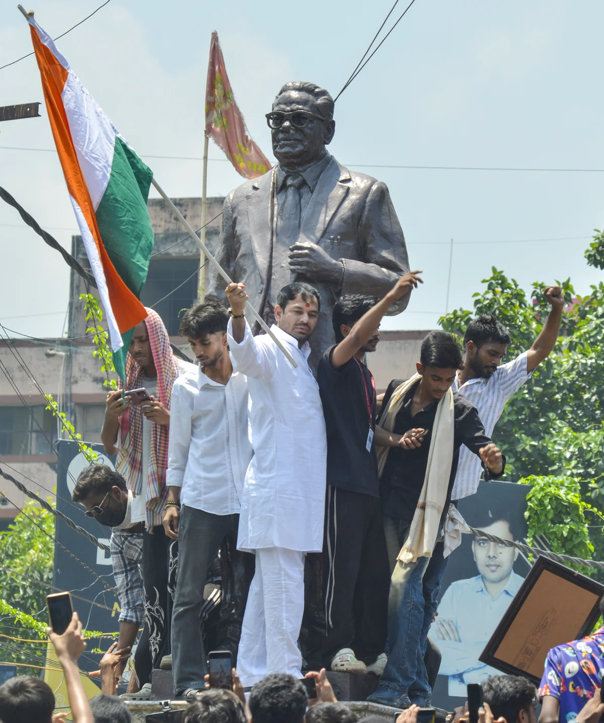 तेजप्रताप यादव की गिरफ्तारी: वकील ने पुलिस प्रक्रिया पर उठाए गंभीर सवाल, कहा- नियमों की अनदेखी हुई