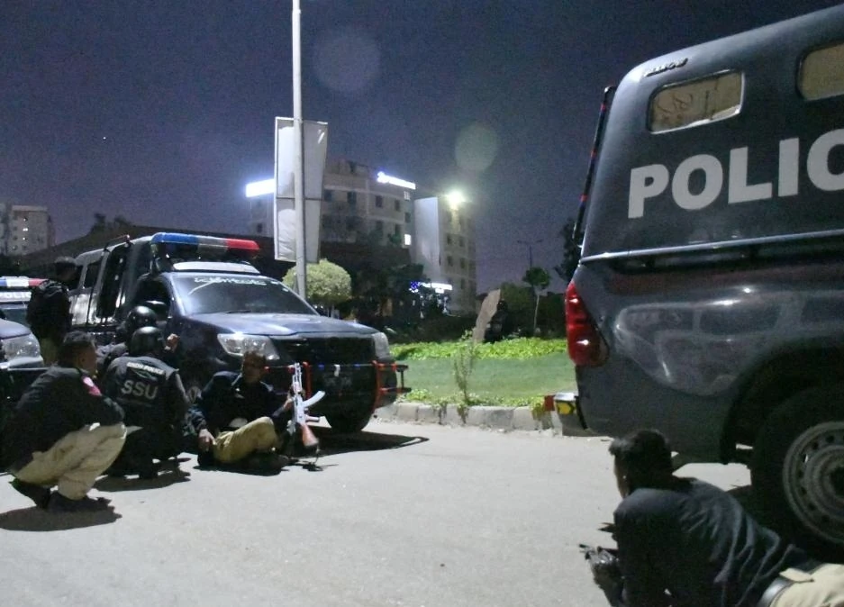 पाकिस्तान: कराची में पुलिसकर्मी की गोली मारकर हत्या, कानून-व्यवस्था पर फिर उठे सवाल