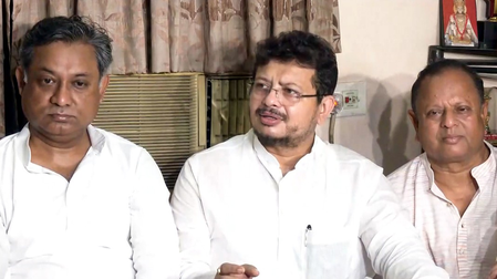 तृणमूल कांग्रेस में वर्चस्व की लड़ाई: पार्टी के नाम और चुनाव चिह्न पर दावे के लिए चुनाव आयोग पहुँचा बागी गुट