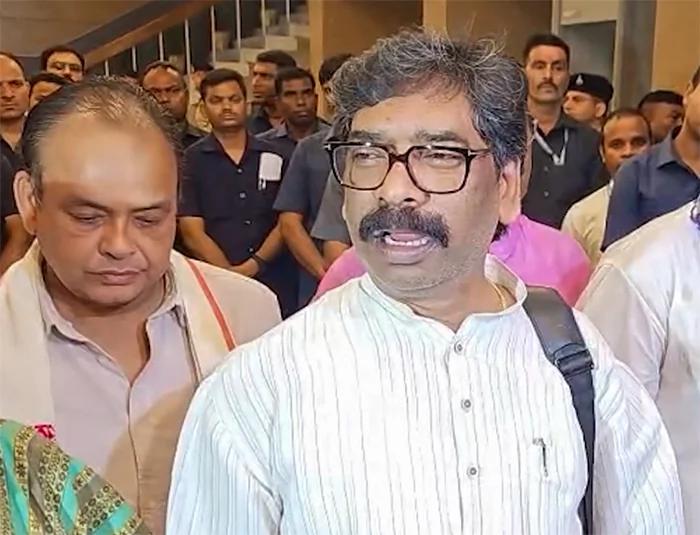 जमीन घोटाला: निचली अदालत के फैसले के खिलाफ हेमंत सोरेन पहुँचे हाईकोर्ट, डिस्चार्ज याचिका खारिज होने को दी चुनौती