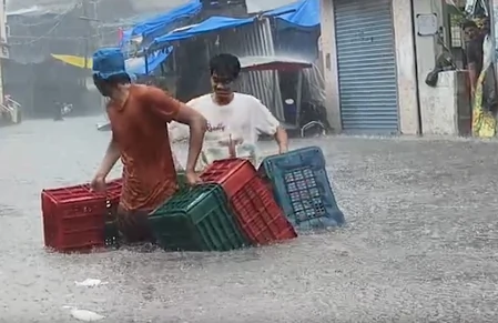 महाराष्ट्र में मानसून की मार: मुंबई से कोल्हापुर तक भारी बारिश से जनजीवन ठप, कई इलाकों में बाढ़ जैसे हालात