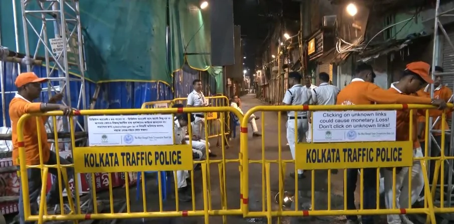 कोलकाता दुर्गा पूजा हादसा: चोरबागान पंडाल भगदड़ में 19 की मौत, परिवार ने उठाए लापरवाही पर सवाल