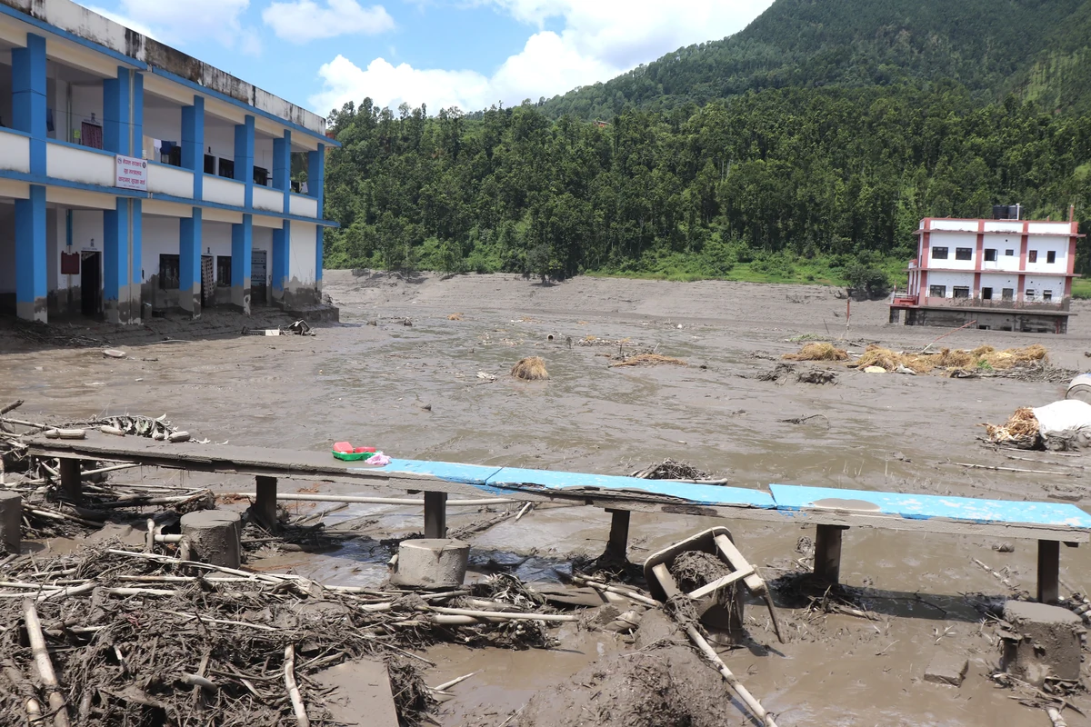 नेपाल में अचानक आई बाढ़ का कहर: मृतकों की संख्या 162 हुई, 400 से ज़्यादा अब भी लापता