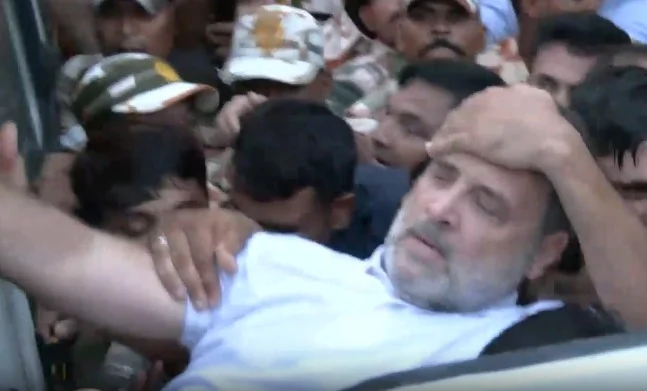 CEC ज्ञानेश कुमार को हटाने की मांग: जंतर-मंतर जा रहे राहुल-प्रियंका समेत कई विपक्षी नेता हिरासत में