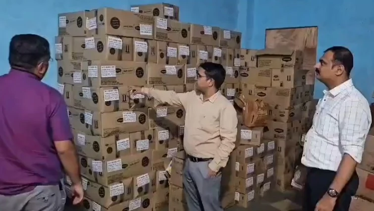 नवी मुंबई: एक्सपायरी सामान पर नई तारीखें लगाकर बेच रही थी कंपनी, खाद्य विभाग ने ₹75 लाख का माल पकड़ा