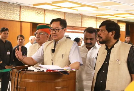 विपक्ष का वॉकआउट: सरकार ने 'नेशनलिस्ट सिटिजन्स पार्टी' को बुलाने का किया बचाव, कहा- '20 सांसदों को वंचित नहीं कर सकते'