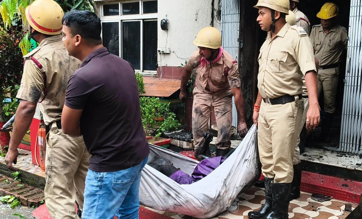 तारापीठ होटल अग्निकांड: एक ही परिवार के 5 सदस्यों समेत 8 की मौत, मालिक गिरफ्तार