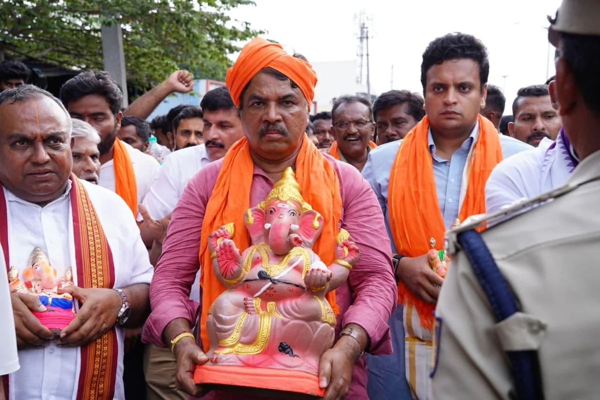 कर्नाटक: धार्मिक जुलूसों पर सियासत गरमाई, भाजपा ने सीएम शिवकुमार को दी कानून बनाने की चुनौती