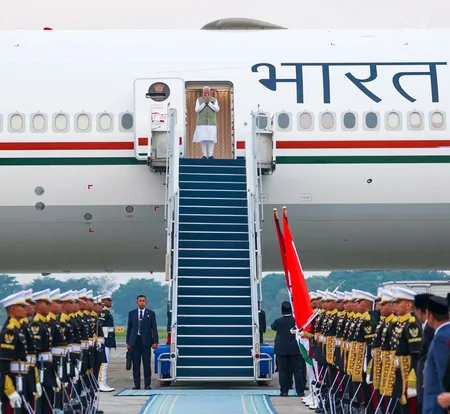 इंडोनेशिया: राष्ट्रपति प्रबोवो ने किया पीएम मोदी का भव्य स्वागत, द्विपक्षीय सहयोग पर होगी विस्तृत चर्चा