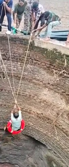 वर्धा: 18 घंटे तक कुएं में फंसा रहा शख्स, NCC कैंप के जवानों ने बचाई जान