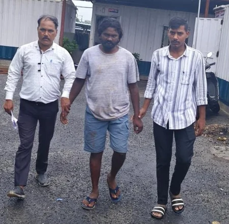 मुंबई लोकल: महिला यात्रियों के सामने गाली देने से रोका, तो शराबी ने दी जान से मारने की धमकी, वीडियो वायरल होने पर गिरफ्तार