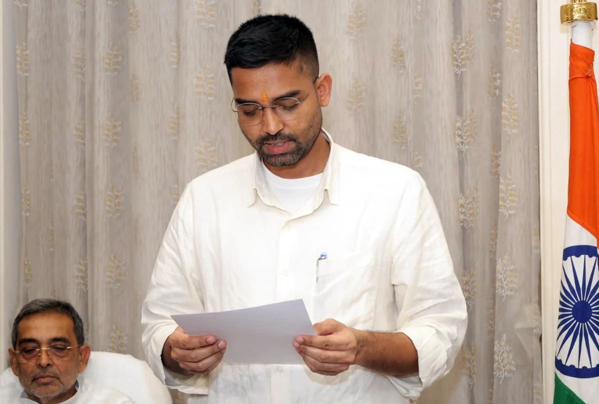 मंत्री दीपक प्रकाश की MLC नियुक्ति पर सुप्रीम कोर्ट ने मांगा नोटिफिकेशन, 20 अगस्त को अगली सुनवाई