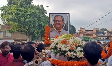 पूर्व TMC विधायक आशीष बनर्जी का निधन: भाजपा नेताओं ने परिवार से मिलकर संवेदना जताई