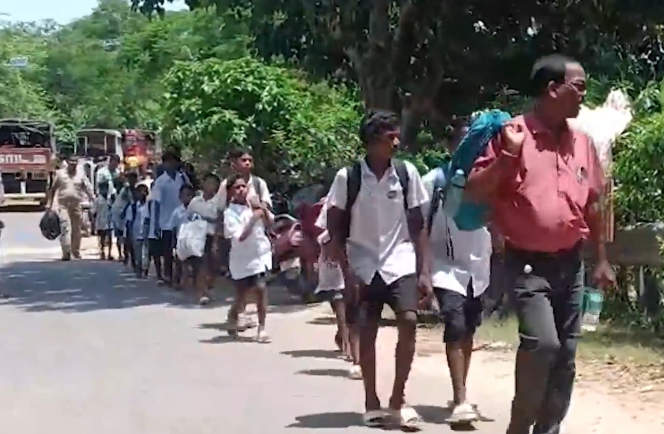 ओडिशा बाढ़: केंद्रपाड़ा में तीन दिन से फंसे 255 छात्रों को बचाने के लिए बड़ा अभियान, 240 सुरक्षित निकाले गए