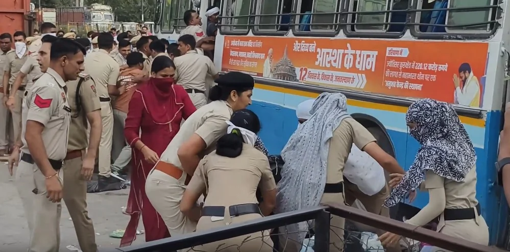 हरियाणा: 22 दिन से जारी सफाईकर्मियों की हड़ताल, कई शहरों में पुलिस और कर्मचारियों के बीच टकराव