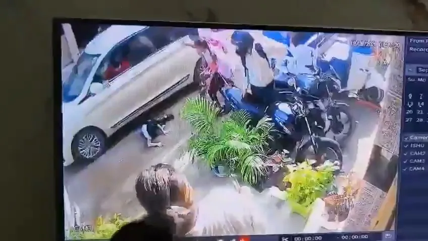 ग्रेटर नोएडा: सोसायटी के अंदर तेज रफ्तार कार ने स्कूली बच्ची को मारी टक्कर, CCTV फुटेज आया सामने