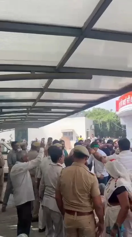 यमुना प्राधिकरण जा रहे किसानों को पुलिस ने हिरासत में लिया, शांतिपूर्ण प्रदर्शन से पहले तनाव