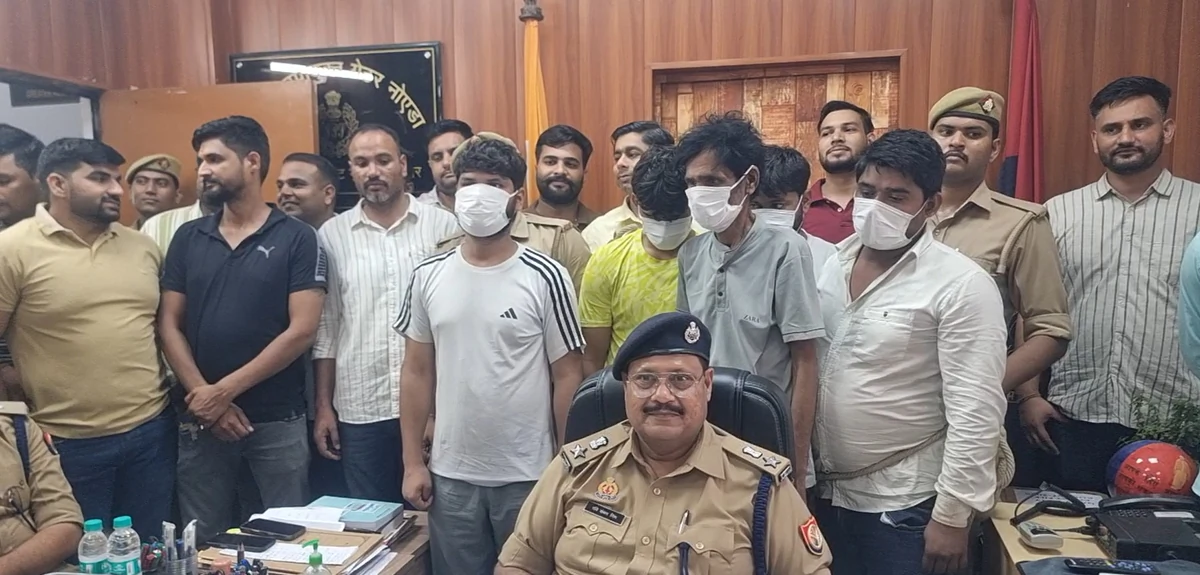 यमुना एक्सप्रेसवे लूट: कर्ज़ में डूबे कारोबारी ने ही रची थी करोड़ों के सोने-चांदी की लूट की साज़िश, 5 गिरफ़्तार
