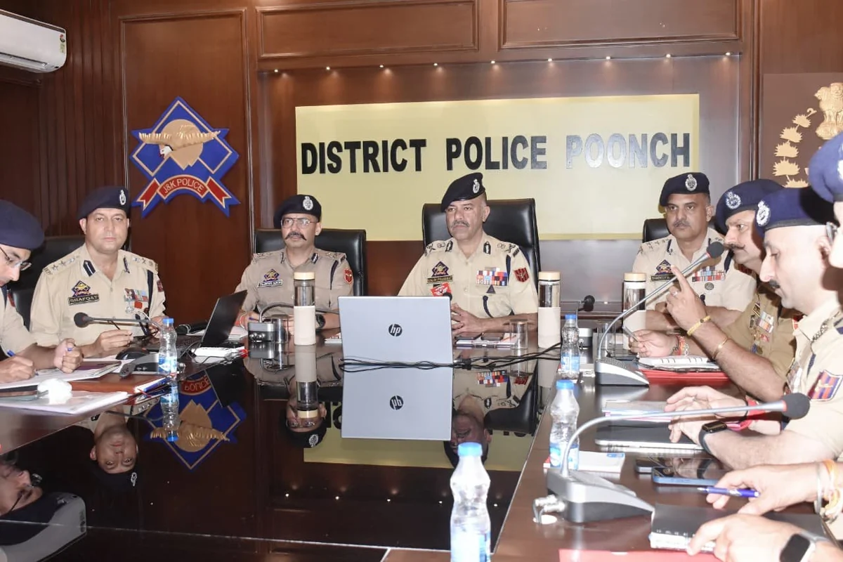 पुंछ में आतंकी गतिविधियों पर सुरक्षा बलों की पैनी नज़र, DGP नलिन प्रभात ने की समीक्षा