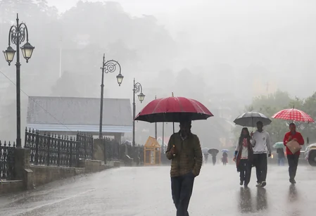 हिमाचल प्रदेश में मानसून की दस्तक: बारिश से जुड़ी घटनाओं में 6 लोगों की मौत, कई ज़िलों में भारी नुकसान