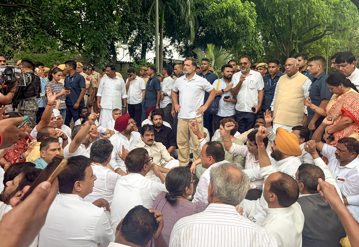 छात्रों पर लाठीचार्ज: सरकार से कांग्रेस की बातचीत बेनतीजा, 5 मांगों पर अड़ी पार्टी