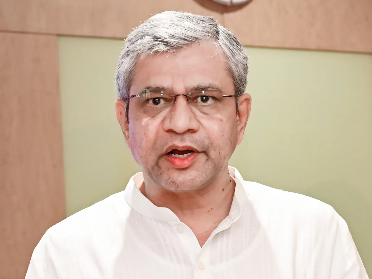 अश्लील कंटेंट पर सरकार का बड़ा एक्शन, 2 साल में 50 OTT प्लेटफॉर्म पर लगा बैन