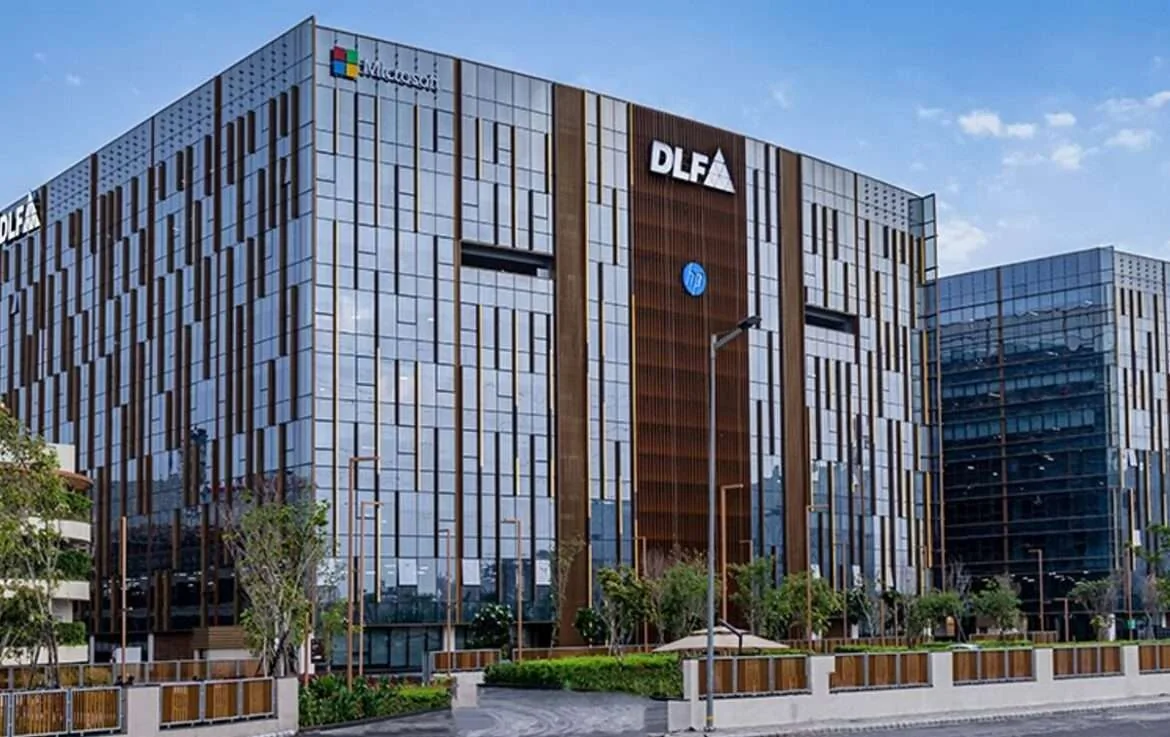 DLF तिमाही नतीजे: आमदनी आधी हुई, फिर भी मुनाफा बढ़ा, जानिए कंपनी के प्रदर्शन का पूरा हाल
