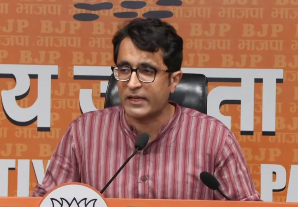 भाजपा का पंजाब और झारखंड सरकार पर बड़ा हमला, 'लूट के रैकेट' और परीक्षा घोटाले का लगाया आरोप