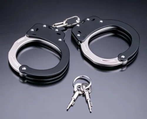 नोएडा में स्पा सेंटरों पर 'ऑपरेशन रक्षा': पुलिस ने 28 महिलाओं को बचाया, 15 लोग हिरासत में