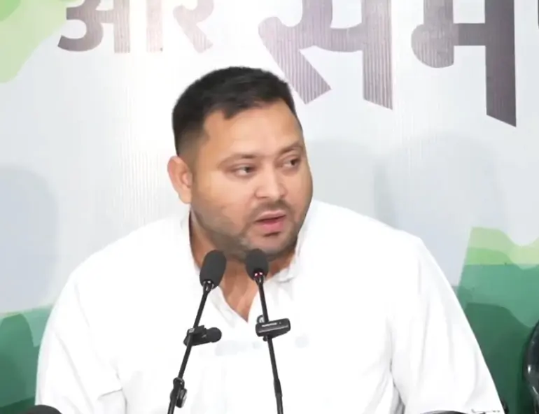 EVM पर फिर बहस: तेजस्वी यादव ने मायावती की मांग का समर्थन करते हुए बैलेट पेपर से चुनाव की वकालत की