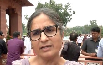 छात्रों पर पुलिसिया कार्रवाई का मामला: कांग्रेस सांसदों ने PM आवास के पास किया प्रदर्शन, संसद में चर्चा की मांग