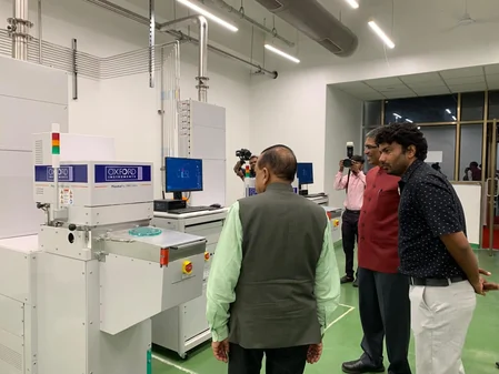 IIT गांधीनगर में बनेगा सेमीकंडक्टर का 'समर्थ' हब, 10,000 से ज़्यादा लोगों को मिलेगी ट्रेनिंग