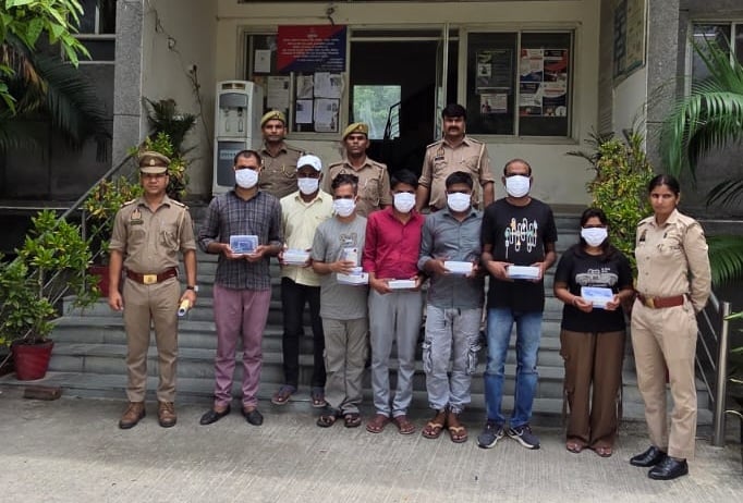 नोएडा पुलिस ने पकड़ा 7 लोगों का गिरोह, साइबर ठगों को किराए पर देते थे बैंक खाते