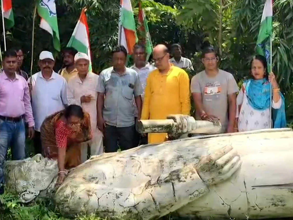 पश्चिम बंगाल: दुर्गापुर में नेहरू की प्रतिमा तोड़ी गई, कांग्रेस और भाजपा में आरोप-प्रत्यारोप