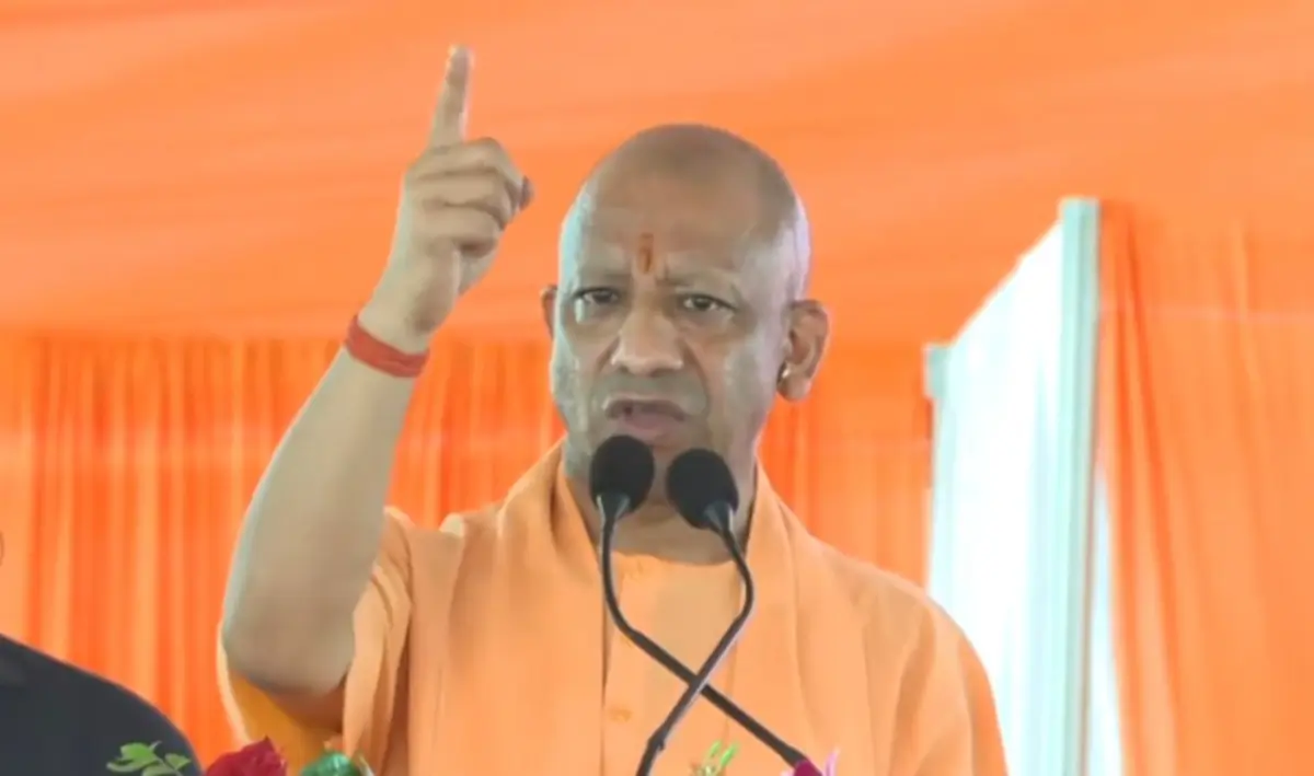 शिक्षक सम्मेलन में बोले CM योगी: सपा-कांग्रेस ने शिक्षा को बर्बाद किया, नौकरियां 'सैफई सिंडिकेट' तक सीमित थीं