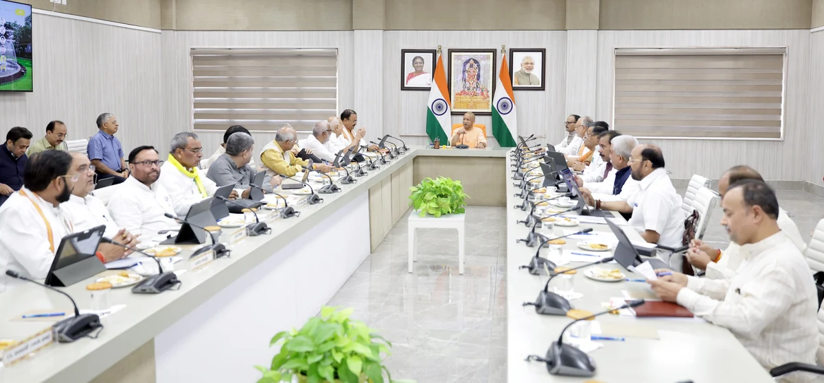 योगी कैबिनेट के बड़े फैसले: यूपी में दो नए एक्सप्रेसवे और छात्राओं के लिए स्कूटी योजना को मिली हरी झंडी
