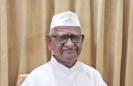 अन्ना हजारे मुंबई के अस्पताल में भर्ती, किडनी में समस्या के बाद ICU में इलाज जारी