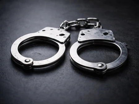 मुंबई ड्रग्स केस के तार ग्रेटर नोएडा से जुड़े, फ्लैट से 5.4 करोड़ की मेथामफेटामाइन बरामद, दो नाइजीरियाई महिलाएँ गिरफ्तार