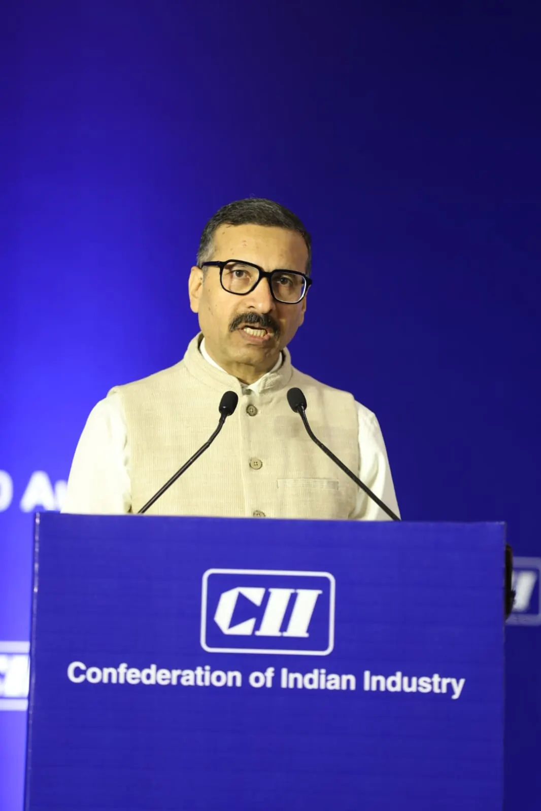 भारत का 2 ट्रिलियन डॉलर निर्यात लक्ष्य: छोटे-मोटे सुधार नहीं, व्यापक बदलाव की ज़रूरत - वाणिज्य मंत्रालय