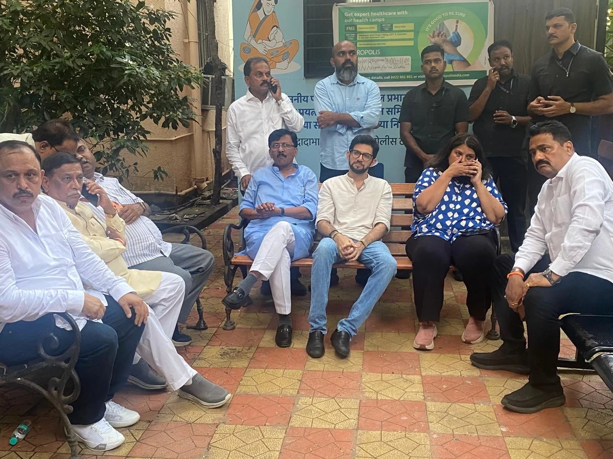 तुषार गांधी को मुंबई पुलिस ने हिरासत में लिया, आदित्य ठाकरे और संजय राउत थाने पर डटे