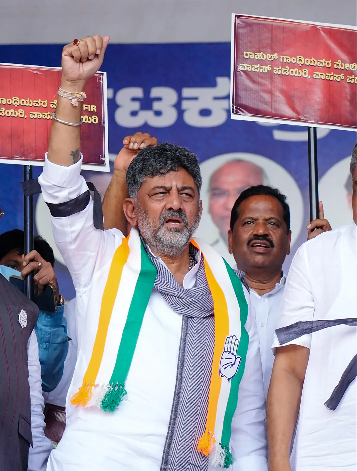 बी. नागेंद्र और जनार्दन रेड्डी मामला: कर्नाटक सरकार ने कहा- अभियोजन मंजूरी पर फैसला जांच के बाद