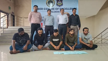 'रोबोफॉरेक्स' के नाम पर 2.30 करोड़ की ठगी, गुजरात पुलिस ने साइबर गिरोह के 5 सदस्य दबोचे