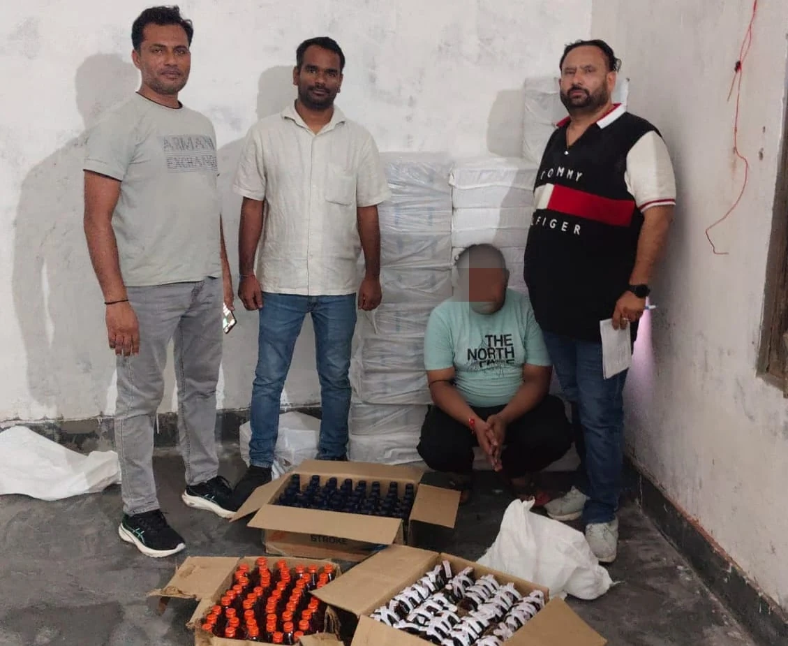 दिल्ली: जाफराबाद के गोदाम से हरियाणा की अवैध शराब बरामद, 17 मामलों में आरोपी सप्लायर गिरफ्तार