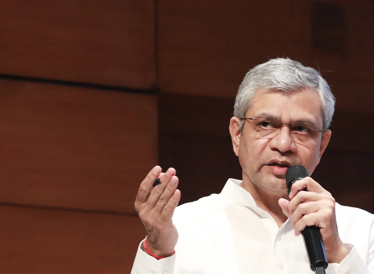 रेलवे में ख़राब खाने पर बड़ी कार्रवाई: कैटरिंग ठेकेदारों पर 5 करोड़ का जुर्माना, 6 लाइसेंस रद्द