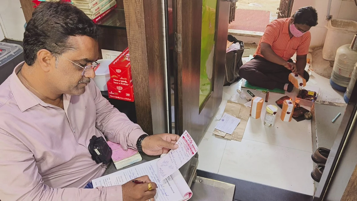 अहमदाबाद में त्योहारों पर खाद्य सुरक्षा सख्त: मिठाइयों की मिलावट जांचने के लिए रैपिड टेस्ट किट अनिवार्य