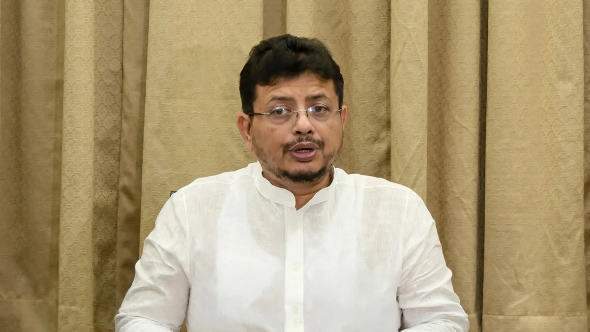 TMC सिंबल विवाद: पार्टी फंड से ₹30 करोड़ के ट्रांसफर का आरोप, अभिषेक बनर्जी ने सरकार पर साधा निशाना