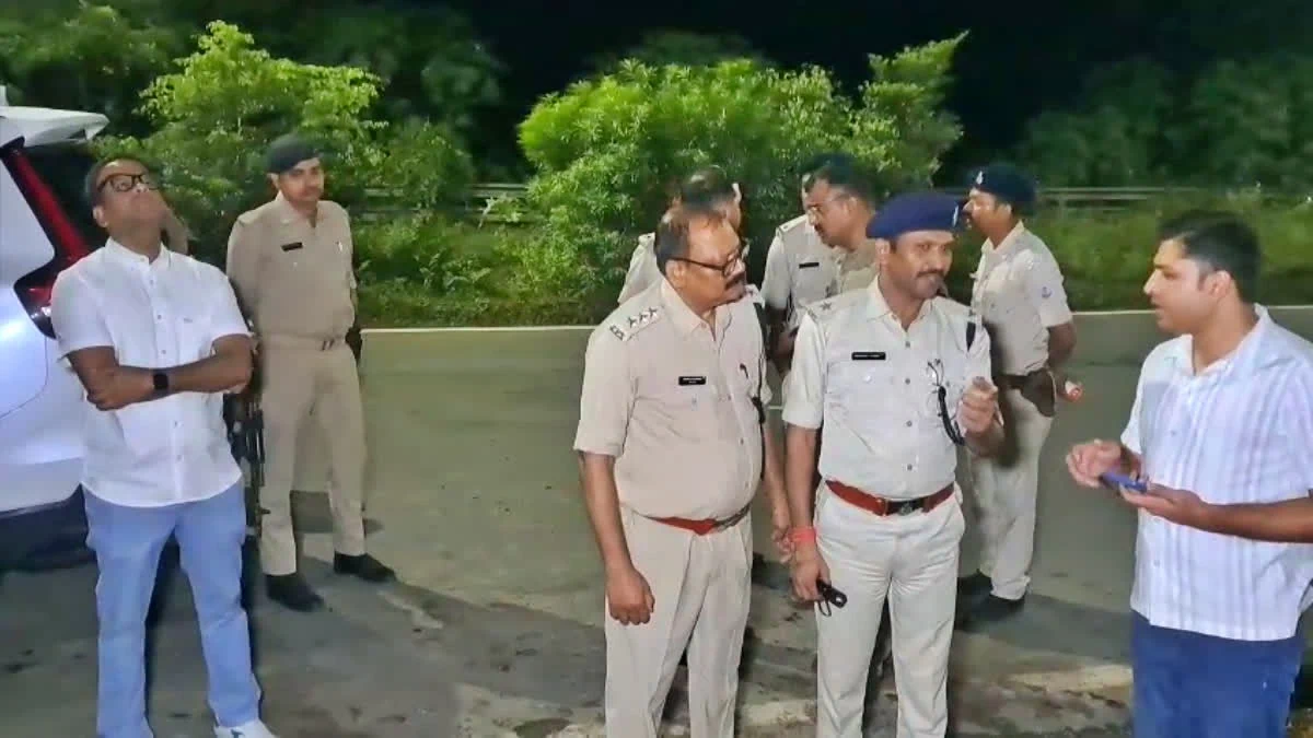 जमशेदपुर: मॉल फायरिंग के दो आरोपी पुलिस मुठभेड़ में घायल, हथियार बरामदगी के दौरान भागने की कोशिश